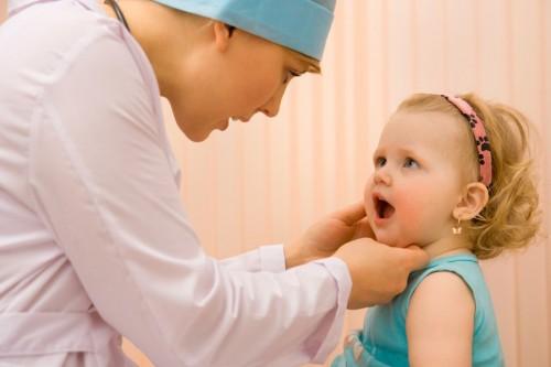 Come trattare le adenoidi in un bambino senza chirurgia?