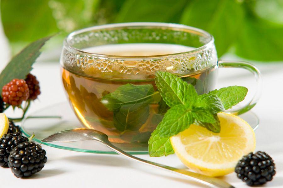 الشاي الصيني الاسود لفقدان الوزن مع أوراق الليمون والنعناع