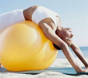 Fitness-Ball-Übung für den Rücken