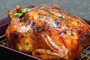 Вкусно златно пиле очаква началото на семейна почивка
