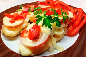 Γαλλικό κοτόπουλο με ντομάτα και κόκκινη πιπεριά