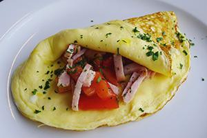 Šunka a rajčatová omeleta