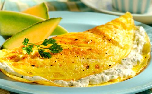 Nejlepší recepty na omelety s tvarohem a tajemství jejich přípravy