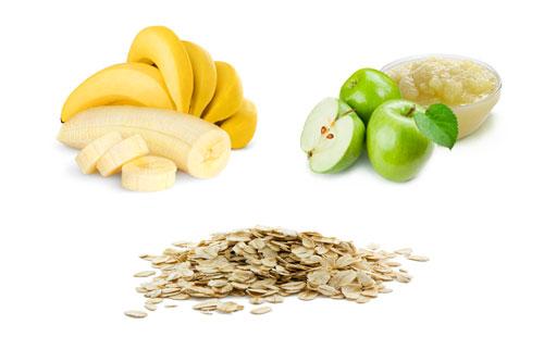 Banaanit, omenakastike ja kaurahiutaleet