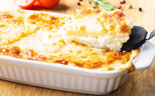 Συνταγές για κατσαρόλες πατάτας με τυρί στο φούρνο και αργή κουζίνα