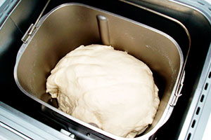 عجينة الكفير في آلة الخبز