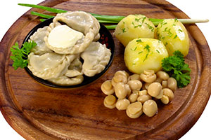 Knödel mit Kartoffeln und Pilzen