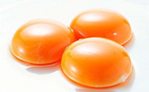 Яйчни жълтъци
