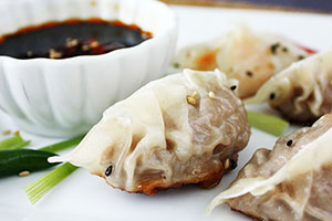 Mga dumplings ng Hapon kasama ang baboy