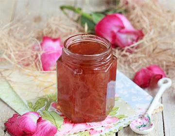 Рецепта със сладко от розови листенца: лечебен женски десерт с нотка на романтика