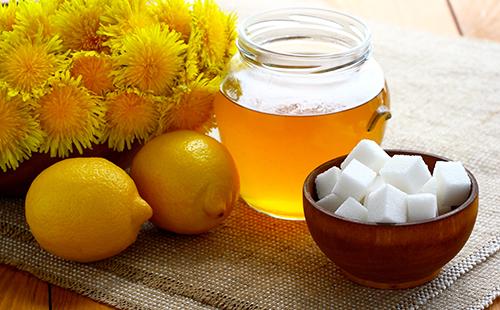 Лимоните, захарните кубчета и жълтите цветя правят здравословно сладко