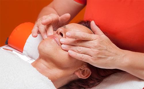 Лимфен дренажен масаж на лицето