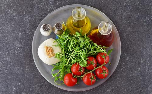 Kapreso salotų ingredientai