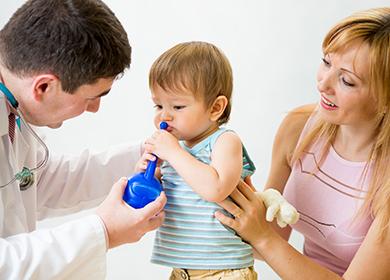 Il pediatra fornisce consigli sul risciacquo del naso