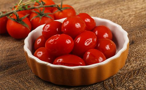Marinoituja tomaatteja