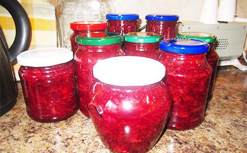 Salsa di barbabietola per borscht per l'inverno