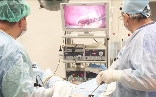 Хирурзите в операционната