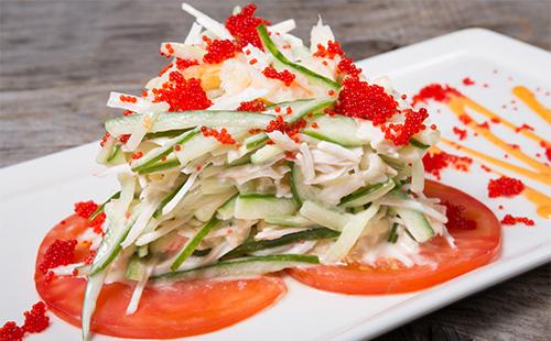 Salade de légumes au caviar rouge