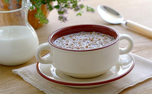 Porridge di grano saraceno con latte