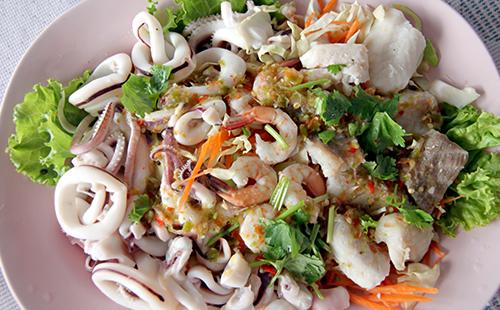 Krevety a chobotnice salát