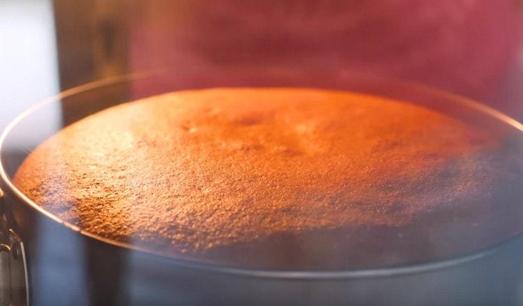 Pieni kekski paistetaan vain 20-25 minuuttia.