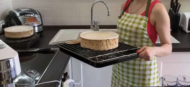 За да направите киевска торта у дома: пригответе всичко необходимо