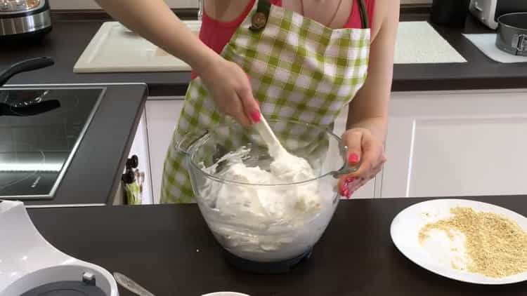За да направите торта Киев у дома: комбинирайте всички съставки