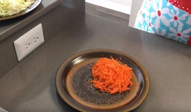 На едро ренде три моркови.