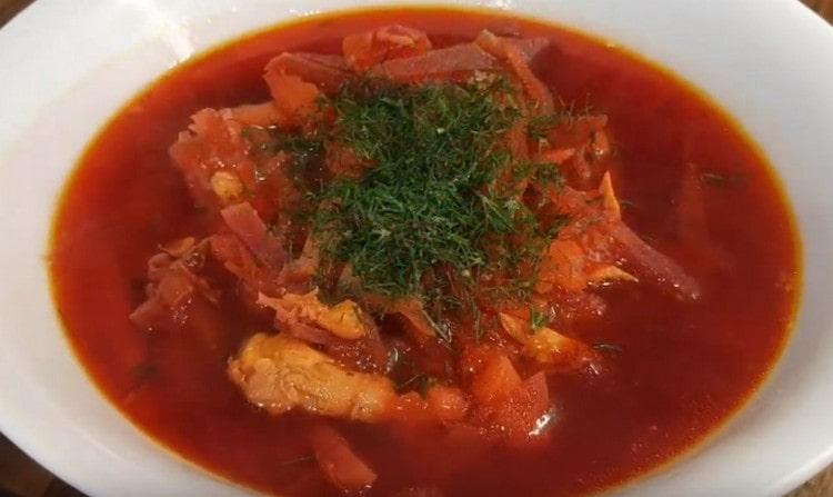 Prova la nostra deliziosa ricetta di borscht di pollo.