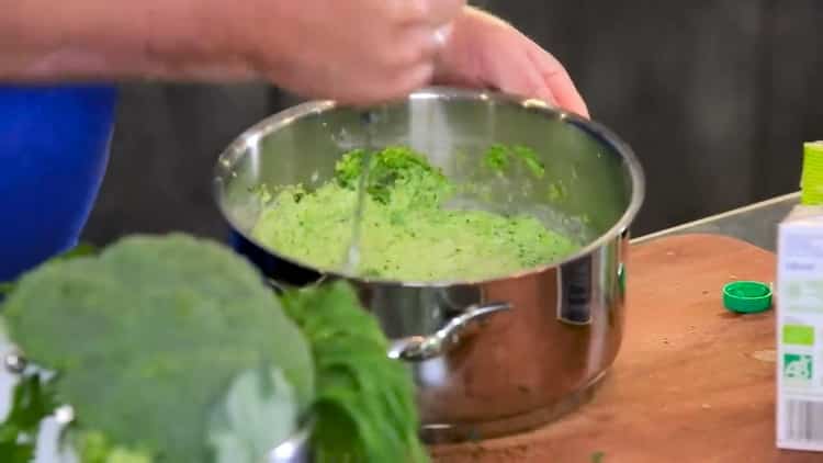 Για να φτιάξετε σούπα κρέμας από γαλοπούλα, προσθέστε πούδρα
