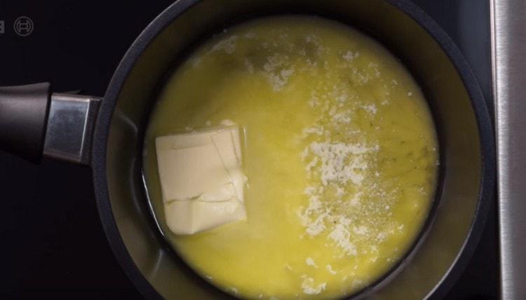Butter schmelzen.