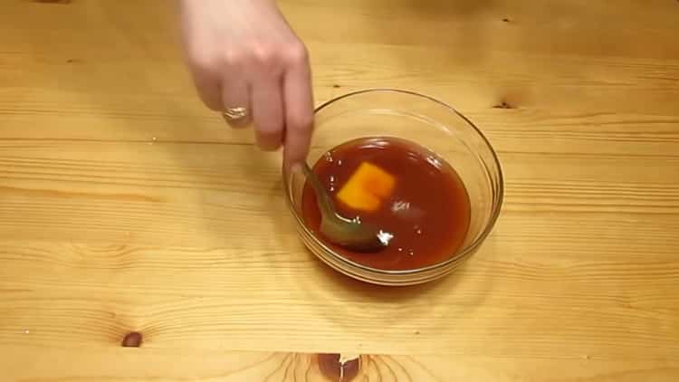 Για να φτιάξετε ένα κέικ μυρμηγκιού σύμφωνα με την κλασική συνταγή, ετοιμάστε τα συστατικά για να ρίξετε