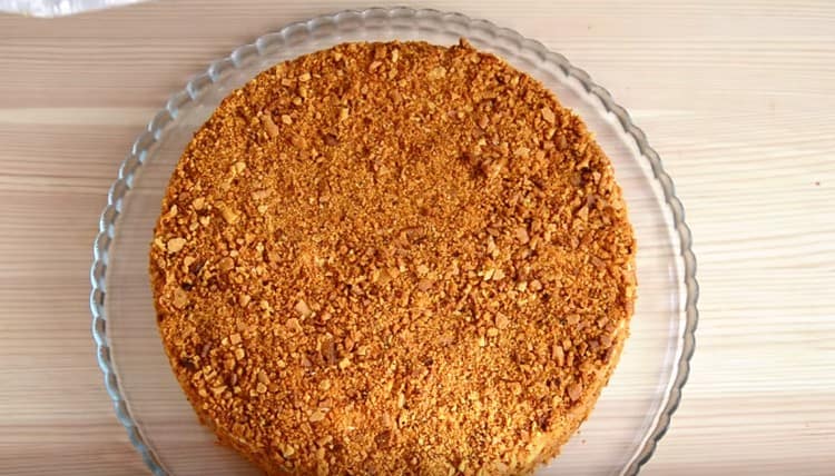 Išbandykite mūsų receptą su nuotrauka ir žingsnis po žingsnio išbandykite klasikinį medaus pyragą.