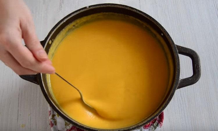 Polévku lze znovu uvést do varu.
