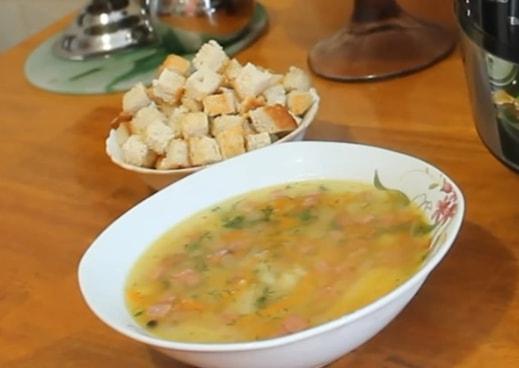 Грахова супа, приготвена в бавна готварска печка, ще се хареса на всички