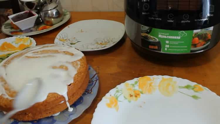 Per preparare una torta al miele in una pentola a cottura lenta, prepara tutti gli ingredienti