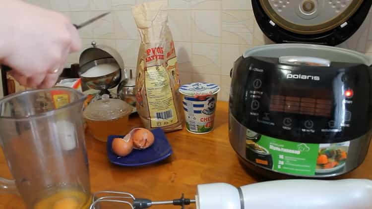 Πώς να μαγειρέψετε ένα κέικ μελιού σε μια αργή κουζίνα