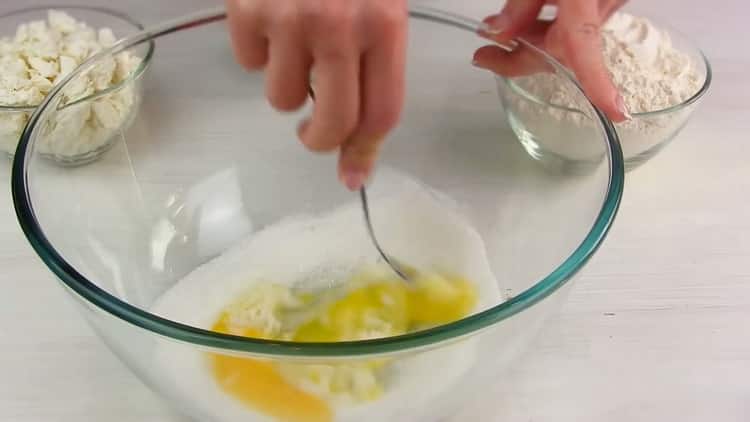 Για να φτιάξετε τούρτα Napoleon σε μια κατσαρόλα: προετοιμάστε τα συστατικά