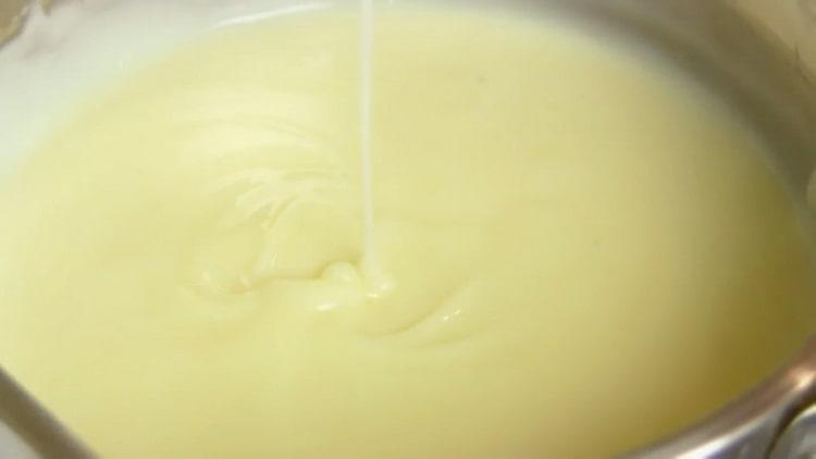 Per preparare una torta napoleone in padella, preparare una crema
