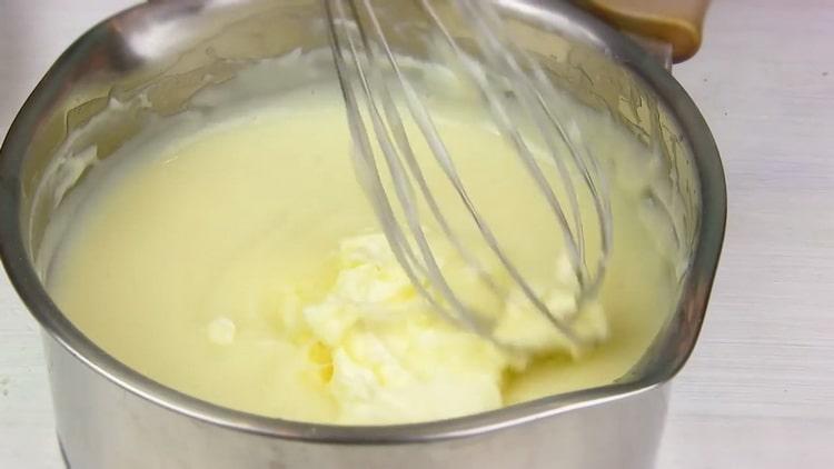 Napoleon sütemény készítéséhez egy serpenyőben adjon hozzá vajat