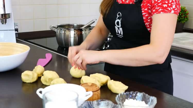 A napóleoni sütemény pudinghoz történő elkészítéséhez ossza meg a tésztát