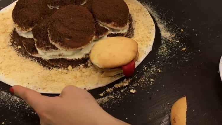 Kuchen mit saurer Sahne zubereiten: Kekse reiben