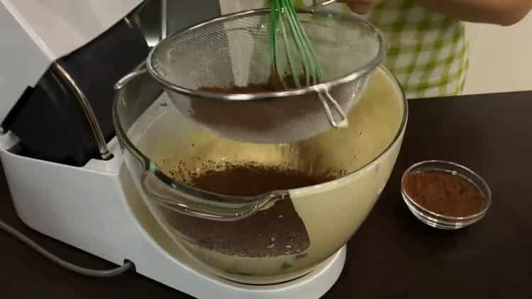 Για να φτιάξετε κέικ χρυσή με ξινή κρέμα, προετοιμάστε το κακάο