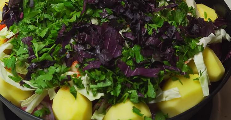 Сложете зеленина за готвене на зеленчукова яхния