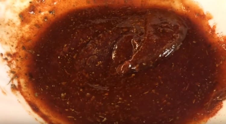 Mescolare la salsa fino a che liscio.