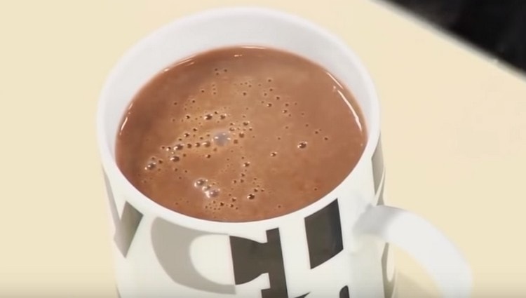 Опитайте тази рецепта и си направете вкусен топъл шоколад у дома.