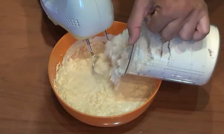 Um eine Minute lang Kekse mit Marmelade zuzubereiten, mischen Sie die Zutaten