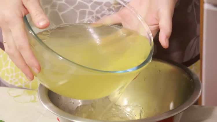 Liuota gelatiini, jotta hyytelöity kala saadaan gelatiinilla