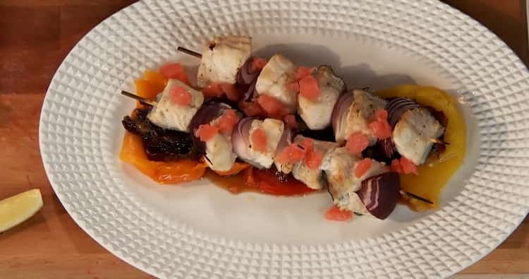 Orkaitėje kepto kebabo receptas su svogūnų konsistencija, keptas orkaitėje