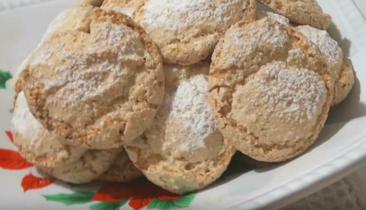 Italienische Kekse sind bröckelig und unglaublich zart.